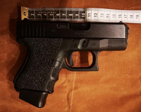 VENDIDA, GRACIAS 
Hola, vendo GLOCK 26 9x19 (9Pb), 1ª Gen, con menos de 300 disparos. Incluyo 4 cargadores, 00