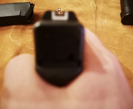 VENDIDA, GRACIAS 
Hola, vendo GLOCK 26 9x19 (9Pb), 1ª Gen, con menos de 300 disparos. Incluyo 4 cargadores, 11
