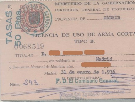 Cada licencia tenia  cinco cuerpos ósea  que se rellenaba por quintuplicado,,, no había ordenadores.

cada 20