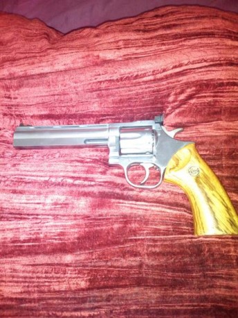 Por motivos de espacio y otros proyectos pongo en venta mi DAN wesson modelo 715 Inox de 6" cal357 02
