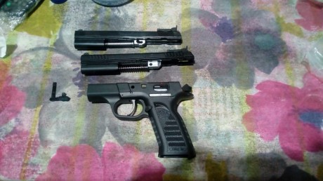 Un amigo me pide que ponga a la venta una tangfolio force 22 lr con carro del 9mm , esta nueva solo ha 00