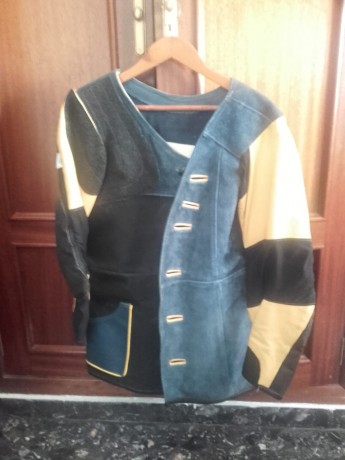 Por no usar vendo o cambio chaqueta de tiró anschuz talla 48-50  por visor típo vector optic,  nikko de 11