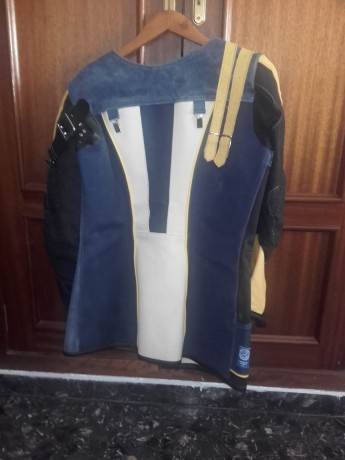 Por no usar vendo o cambio chaqueta de tiró anschuz talla 48-50  por visor típo vector optic,  nikko de 10