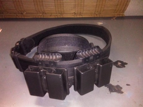 Hola.
Vendo cinturón policial de nylon balistico, talla M (115cms) marca Nidec, que también incluye el 00