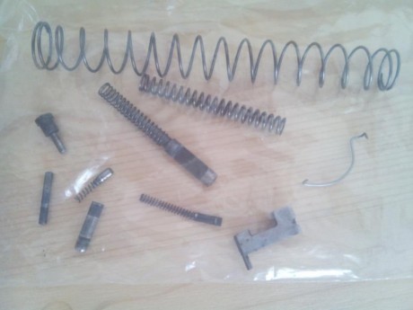 Por venta de la pistola de mi amigo se venden los repuestos imprescindibles y difícil de conseguir de 00