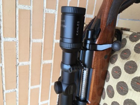 Rifle en madera de la marca Remington modelo BDL especial para zurdos calibre 30,06. Se encuentra en perfecto 01