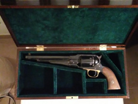 Hola Compañeros: 

 He intentado juntar dos aficiones, el tiro y la ebanistería no se si lo habré conseguido.

 10