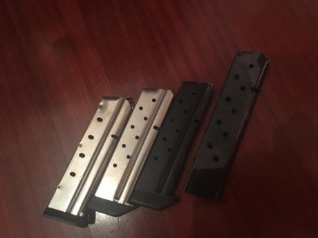 vendo lote cargadores 

1 cargador cobra 10rd--------9mm
2 cargadores sti 9rd-----------9mm
1 cargador 10