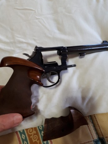 vendo revolver SMITH & WESSON modelo K22 - 17/4 del calibre 22" lr con tambor de 6 tiros

ESTA 01