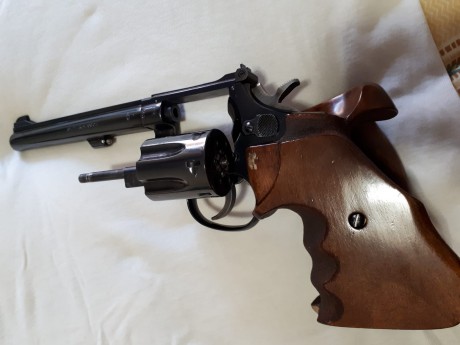 vendo revolver SMITH & WESSON modelo K22 - 17/4 del calibre 22" lr con tambor de 6 tiros

ESTA 00