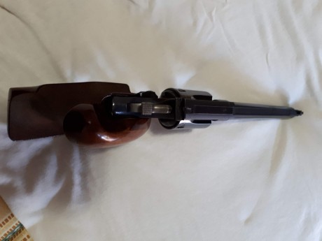 vendo revolver SMITH & WESSON modelo K22 - 17/4 del calibre 22" lr con tambor de 6 tiros

ESTA 10