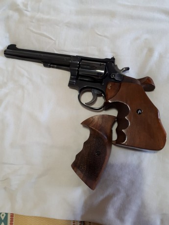 vendo revolver SMITH & WESSON modelo K22 - 17/4 del calibre 22" lr con tambor de 6 tiros

ESTA 22
