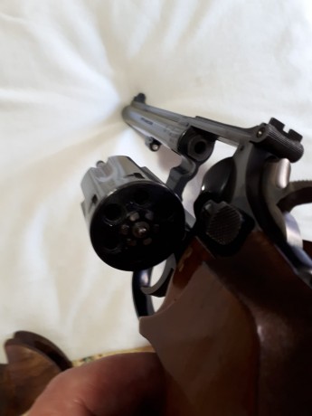 vendo revolver SMITH & WESSON modelo K22 - 17/4 del calibre 22" lr con tambor de 6 tiros

ESTA 21