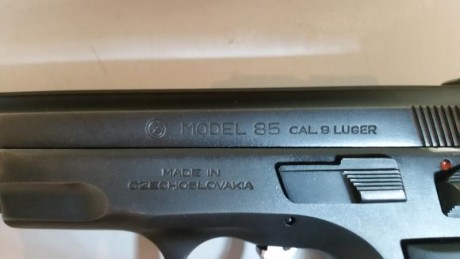 Pistola cz 85 9mm con muy poco uso , máximo 500 disparos. 
La doy con 2 cargadores , bala aliviamuelles 00