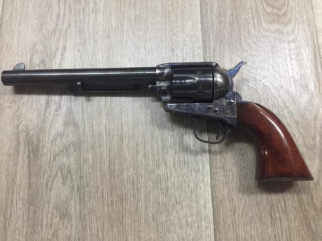 Se vende este revólver Uberti 44-40 con cañón de 7 1/2” en estado perfecto tanto estético como mecánico, 01