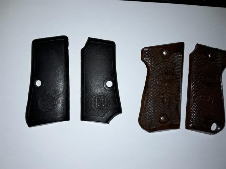  20181217_203543.jpg 
Cachas para Beretta 34/35 de 1937, 40€ 
Cachas para Astra Falcon primera versión, 00