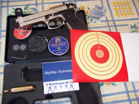 Hola a todos.

Os explico,
tengo una BERETTA 92 FS 4,5mm color nikel que me compre hace cuestion de un 02