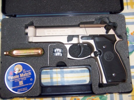 Hola a todos.

Os explico,
tengo una BERETTA 92 FS 4,5mm color nikel que me compre hace cuestion de un 01