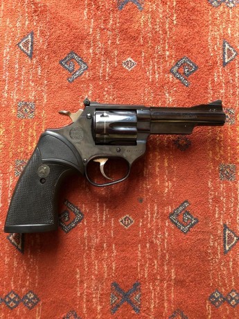Hola a todos:
Anuncio la venta de un revólver Astra 960 .38 SPL. perteneciente a un amigo.
150€+portes. 01