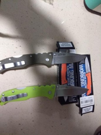 Qué tal, vendo dos navajas cold steel modelo working man , una verde fluorescente y otra verde od, las 01
