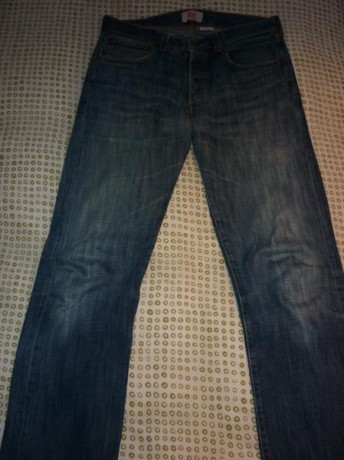 Vendo estos 3 pantalones, 2 vaqueros Levi´s 501 y unos chinos Dockers
-Los primeros son unos Levis 501 12