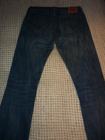 Vendo estos 3 pantalones, 2 vaqueros Levi´s 501 y unos chinos Dockers
-Los primeros son unos Levis 501 11