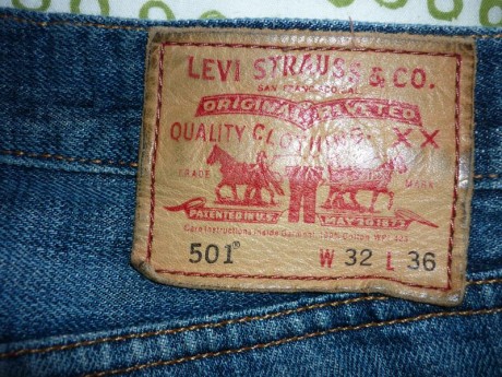 Vendo estos 3 pantalones, 2 vaqueros Levi´s 501 y unos chinos Dockers
-Los primeros son unos Levis 501 10