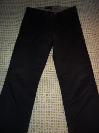 Vendo estos 3 pantalones, 2 vaqueros Levi´s 501 y unos chinos Dockers
-Los primeros son unos Levis 501 22