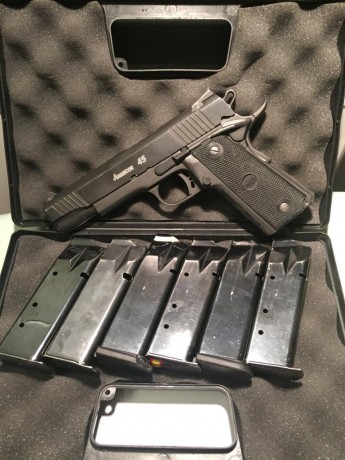 Pongo en venta una 1911 marca Armscor en calibre .45. Utiliza cargadores de 13 cartuchos de capacidad. 02