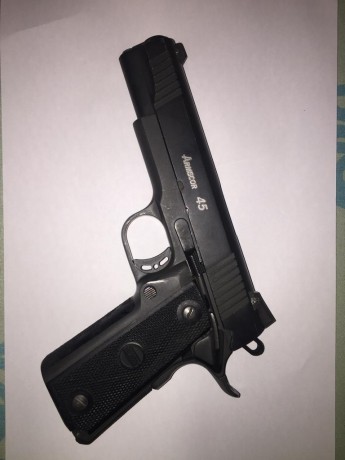 Pongo en venta una 1911 marca Armscor en calibre .45. Utiliza cargadores de 13 cartuchos de capacidad. 01
