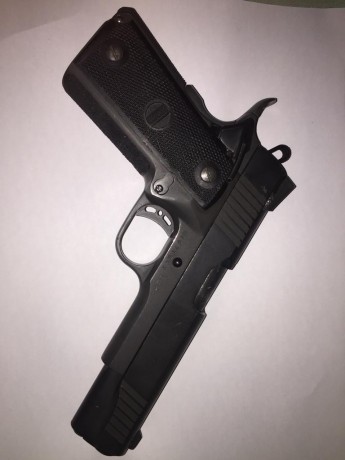 Pongo en venta una 1911 marca Armscor en calibre .45. Utiliza cargadores de 13 cartuchos de capacidad. 00