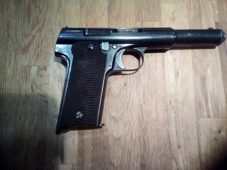 Vendo Astra 400, núm. serie 92.823, de octubre de 1941, poco después de acabada la guerra. Unas pocas 01