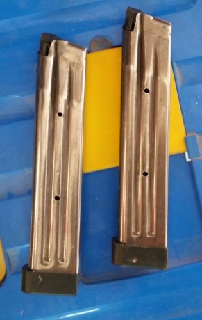 Se venden 2 cargadores STI de 170mm en perfecto estado, poco uso.

Precio 150€ mas envío la pareja.
Se 00