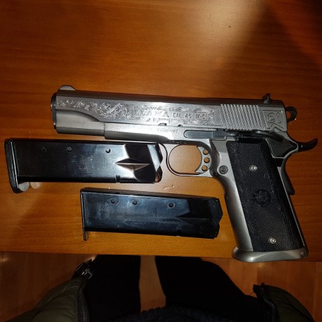 Todo en perfecto estado.

Feinwerkbau AW 93  , muy precisa. 900€

Colt match.
Cargadores monohilera.
Tiene 02