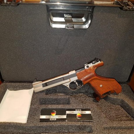 Todo en perfecto estado.

Feinwerkbau AW 93  , muy precisa. 900€

Colt match.
Cargadores monohilera.
Tiene 00