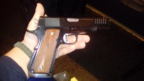 Muy buenas compañer@s.
Vendo una NORINCO 1911 en 45 ACP. La compre por el capricho de tener una .45 y 00