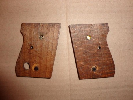 Vendo cachas de madera para Astra 7000 22LR, nuevas a estrenar.  30 € + envío. 00