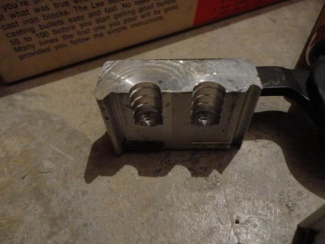 vendo tenazas con turquesa LEE para fundir puntas de 358 - 148 Gr, Wadcuter.  18 € + gastos de envío. 02