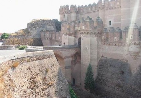  No se a vosotros, pero a mi los castillos me encantan.
Cuando paso delante de alguno no pierdo oportunidad 01