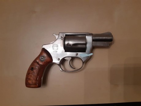 Cambio revolver por pistola de mi interes. Martillo rebajado y 2 juegos de cachas. Va estupenda. 00