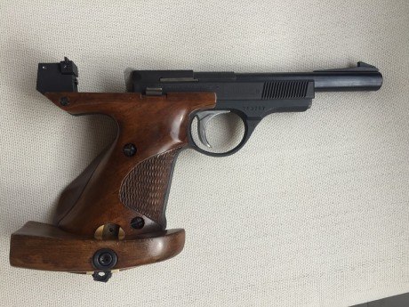 Pistola UNIQUE DES-69 Cal.22lr
Empuñadura de madera, ergonomica y ajustable
Perfecto estado
Incluye Maletín 01