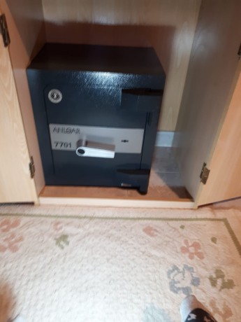 Un compañero que se retira del tiro ( por enfermedad ) vende su armero grado III según norma UNE 1143-1.
Dimensiones 00