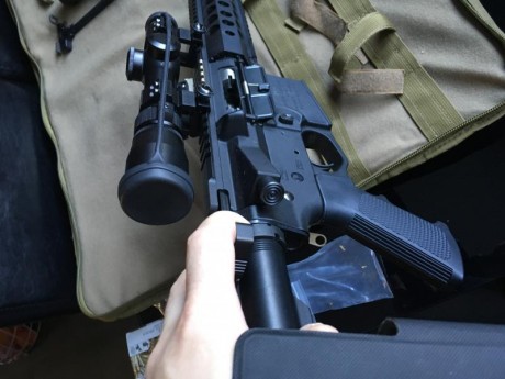 Hola compañeros, vendo carabina AR15 cal.22 de NEA full metal. Esta en perfecto estado, no ha tirado ni 11