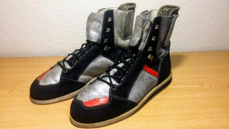 Hola amigos:
Vendo botas de tiro Ghemann numero 43 1/2. 
Están en buen estado y llevan hormas.
Precio 01