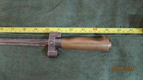 Buenos pues otra bayoneta una lebel 1886 con su funda en un estado genial como se puede ver, su precio 00