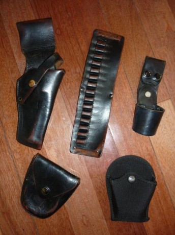 Vendo todas estas fundas, son de piel de la casa "Astra", y regalo funda para grilletes en cordura 00