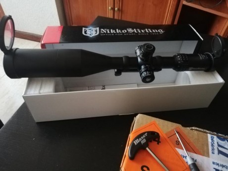 Visor nikko stirling targetmaster 6-24x56, está impecable, tubo de 30mm reticula iluminada, control de 02