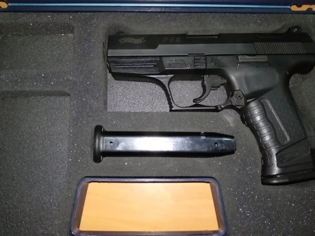 Buenas 
vendo walther p99 nueva ha tirado unos 100 cartuchos, guiada en A 400€ negociables o cambio por 00