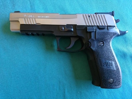 Se vende arma Sig Sauer en perfectas condiciones de uso con carril picatinny. Cuenta con dos cañones, 52