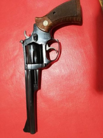 Hola. Un amigo vende éste revolver. Está en Guipuzcoa. 100€ portes incluidos. Está el licencia "F". 00